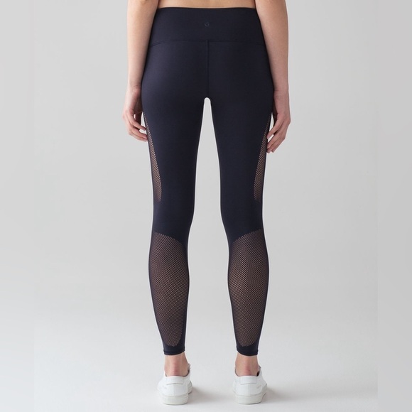 Lululemon Reveal 7/8 Tight size 4 - Picture 2 of 14